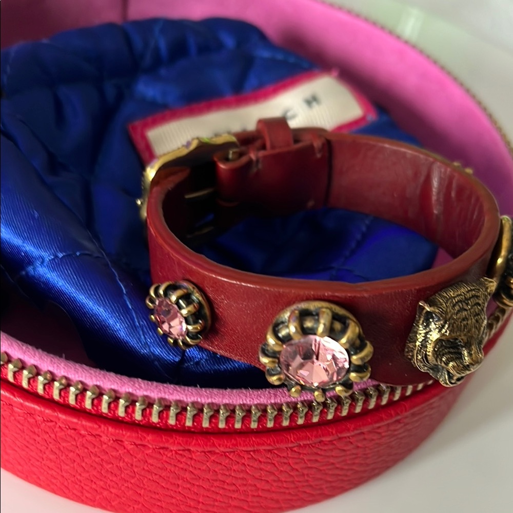 GUCCI FELINE CRYSTAL/RED Leather Elegant Bracelet with Pink Accents - Picture 2 of 3